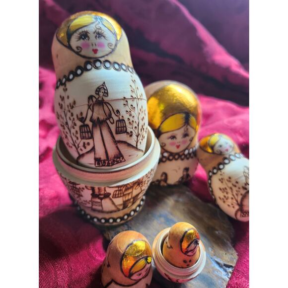 Vintage Russian Matreshka Birch Wooden Nesting Doll Hand, Set of 5 - Picture 8 of 10